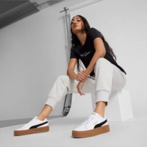 NWOT |  Puma Smash Platform V3 Mono Twist Sneakers